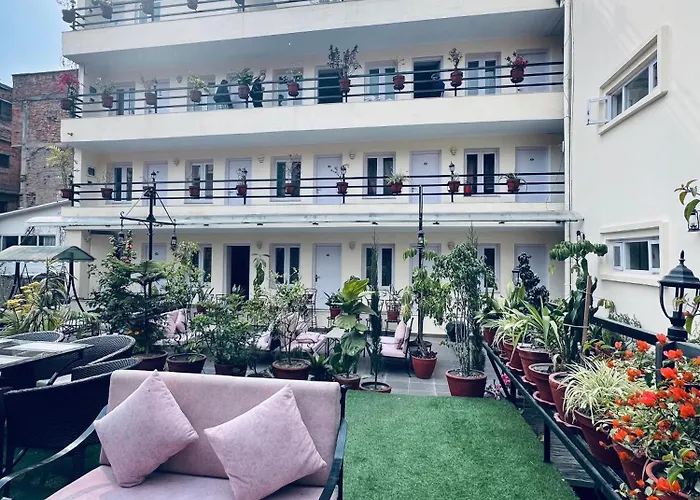 Base Camp Hotel